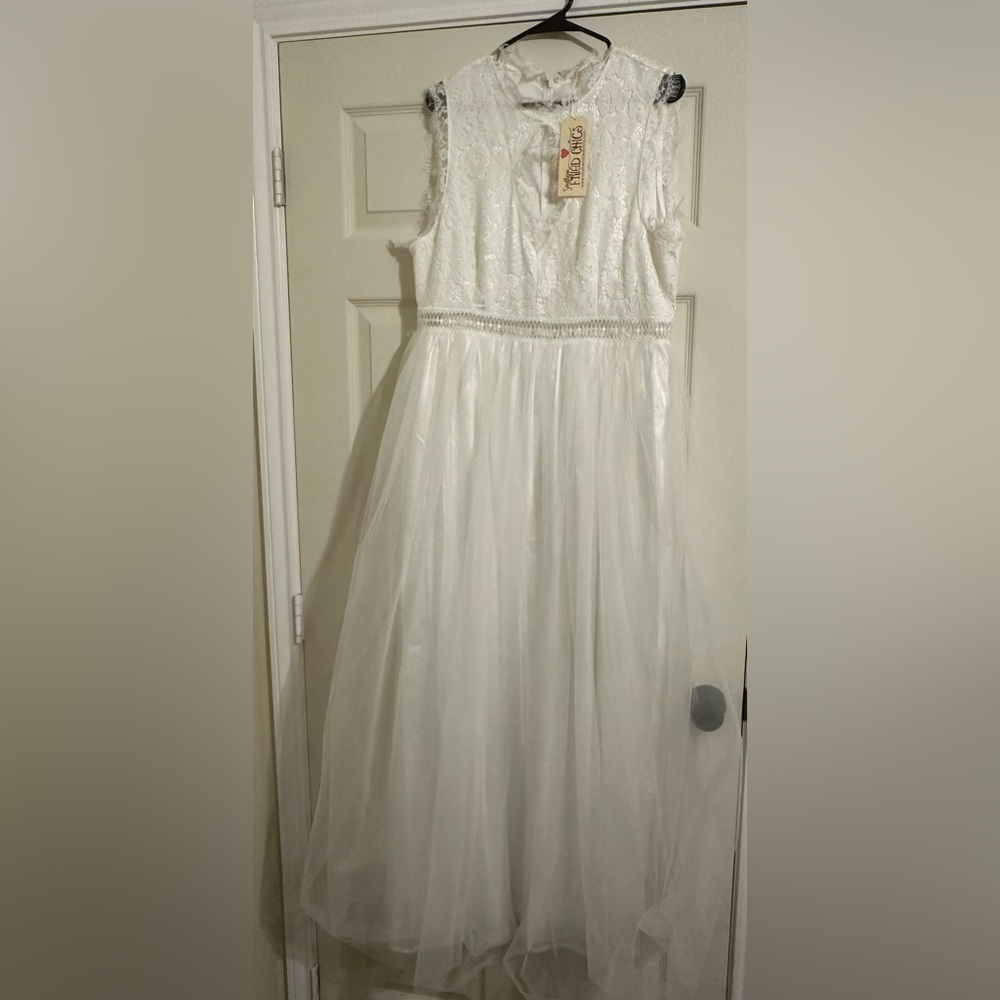 White wedding dress 2x.